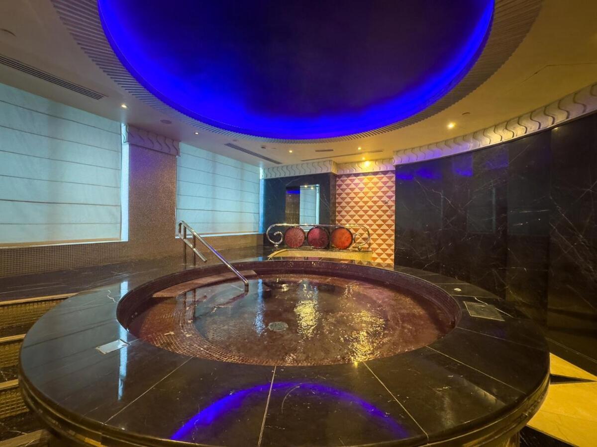 Apartment 2min To Mall - Pool, Gym, Sauna - Full Burj View Dubai