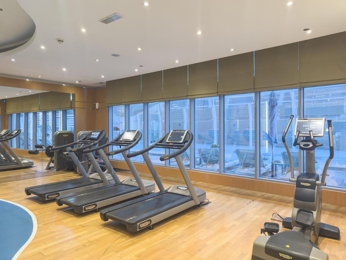 2min To Mall - Pool, Gym, Sauna - Full Burj View Apartment Dubai